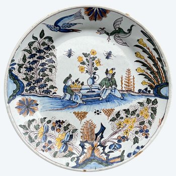 Moulins - 18th Century Earthenware Plate With Chinese And Grotesque Decor