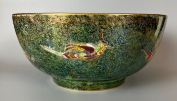 Un grand bol Wedgwood Hummingbird Lustre conçu par Daisy Makeig-Jones. vers 1925