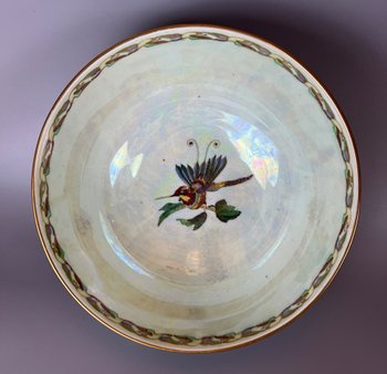 Un grand bol Wedgwood Hummingbird Lustre conçu par Daisy Makeig-Jones. vers 1925