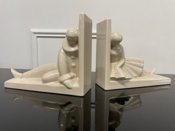 Robj - Coppia di fermalibri Pierrot Colombine Art Déco in terracotta incrinata