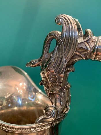 Eccezionale lavabo in argento su base in legno intagliato del periodo consolare.