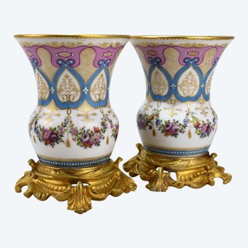 Paire De Vases En Porcelaine de Paris d'époque Louis-Philippe