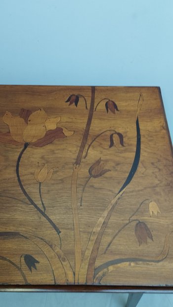 Table de salon à abattants en marqueterie dans le gout Gallé