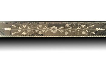Grand miroir de Venise à décor gravé de fleurs