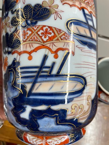 Coppia di vasi in porcellana di Bayeux con decorazione Imari fine XIX secolo