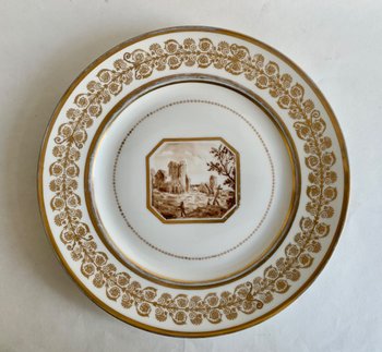 Assiette en porcelaine de la maison Rouard