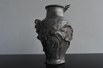 Vaso Art Nouveau in peltro di Pedro Rigual