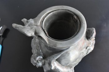 Vaso Art Nouveau in peltro di Pedro Rigual