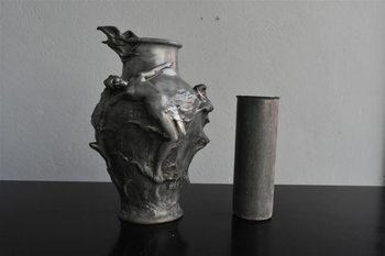Vaso Art Nouveau in peltro di Pedro Rigual