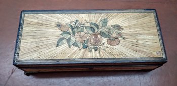 Glove box in straw marquetry