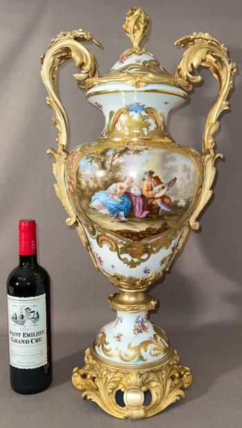 Grande vaso in porcellana di Meissen montato in bronzo dorato XIX secolo