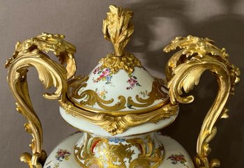 Grande vaso in porcellana di Meissen montato in bronzo dorato XIX secolo