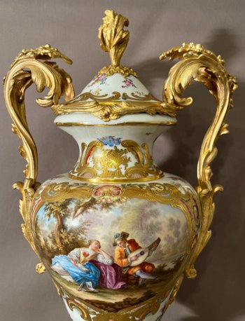 Grande vaso in porcellana di Meissen montato in bronzo dorato XIX secolo