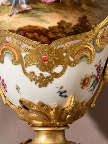 Grande vaso in porcellana di Meissen montato in bronzo dorato XIX secolo
