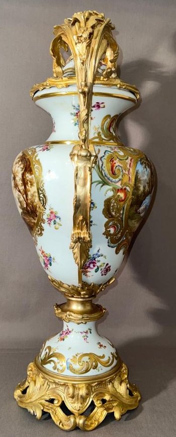 Grande vaso in porcellana di Meissen montato in bronzo dorato XIX secolo