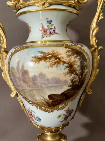Grande vaso in porcellana di Meissen montato in bronzo dorato XIX secolo
