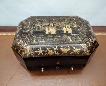 Chinese lacquer box
