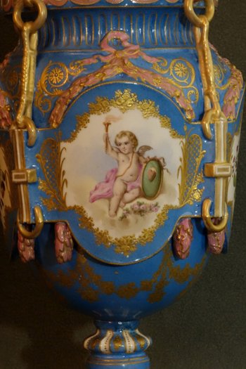 Paire De Vases Aux Ferrés Sèvres 1764
