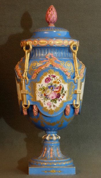 Paire De Vases Aux Ferrés Sèvres 1764