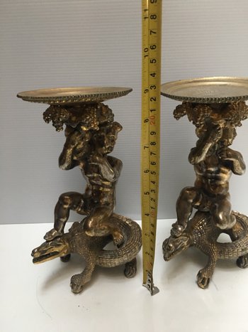 Due putti in bronzo della fine del Settecento