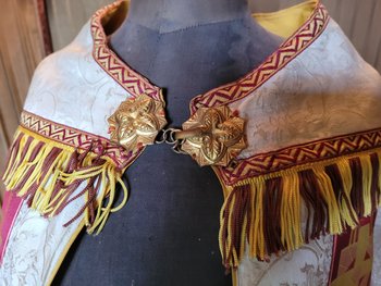 Religiöser Hut im Art-Deco-Stil aus Damast Epoche miliey XX. Jahrhundert