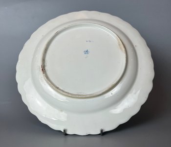 A late 18thc  Chelsea-Derby plate. Crown over 'D' and 'N' marks. Pattern 8