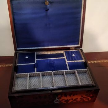 Jewelry box