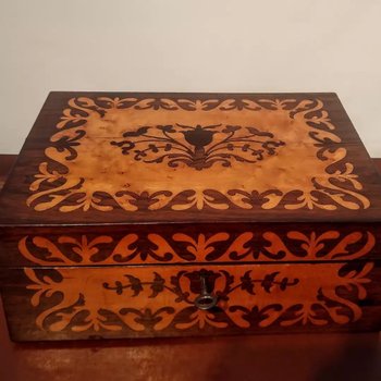 Jewelry box