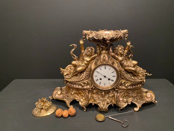 Importante pendule rocaille en bronze, XIX° siècle