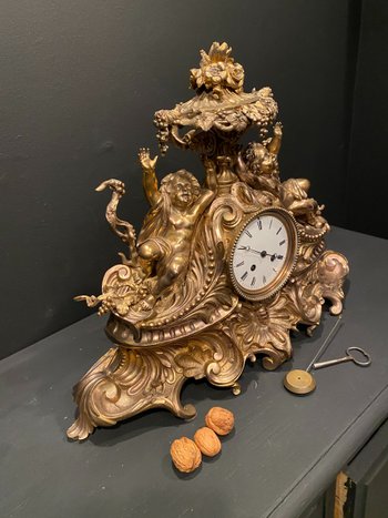 Importante pendule rocaille en bronze, XIX° siècle