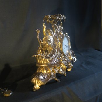 Importante pendule rocaille en bronze, XIX° siècle