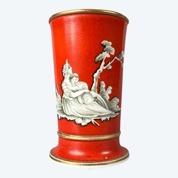 Un vaso di versamento di Chamberlain Worcester del 1840 circa con scene rurali stampate a pipistrello.