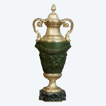 Paire De Vases Couverts d'Après Clodion XIXème