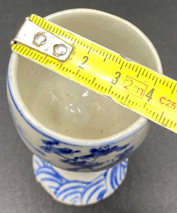 EIERBECHER AUS CHINESISCHEM PORZELLAN