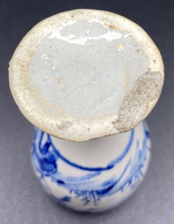 EIERBECHER AUS CHINESISCHEM PORZELLAN