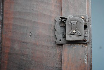 Credenza Due Corpo Stretto In Noce Diciottesima Volta