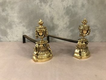 Paar bronzene Bügelböcke im Louis XVI-Stil aus dem 19. Jahrhundert