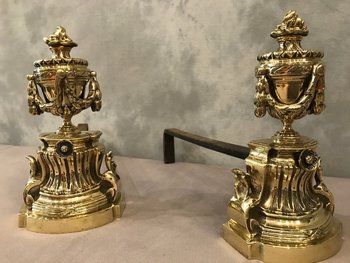 Paar bronzene Bügelböcke im Louis XVI-Stil aus dem 19. Jahrhundert