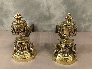 Paar bronzene Bügelböcke im Louis XVI-Stil aus dem 19. Jahrhundert