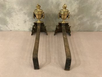 Paar bronzene Bügelböcke im Louis XVI-Stil aus dem 19. Jahrhundert