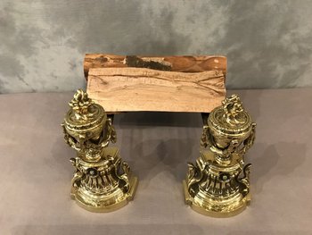 Paar bronzene Bügelböcke im Louis XVI-Stil aus dem 19. Jahrhundert