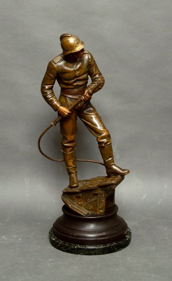 Grande statua del pompiere di Henry Weiss della fine del XIX secolo