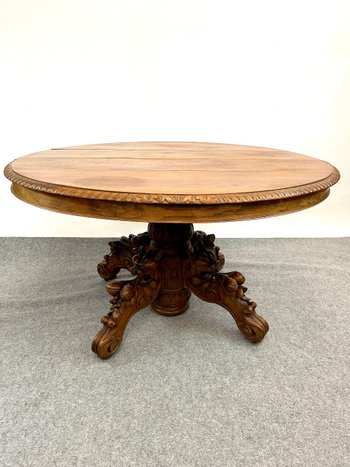 Table de chasse ovale en chêne foret noire à décor de dragon