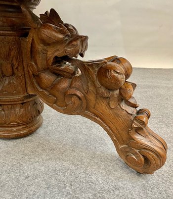 Table de chasse ovale en chêne foret noire à décor de dragon