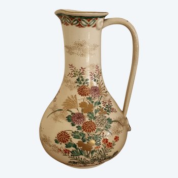 Brocca / vaso Satsuma giapponese del periodo Meiji nello stile del Kinkozan Studio