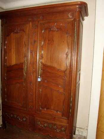 großer Lorraine-Kleiderschrank