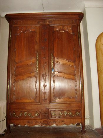 großer Lorraine-Kleiderschrank