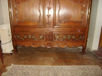 großer Lorraine-Kleiderschrank