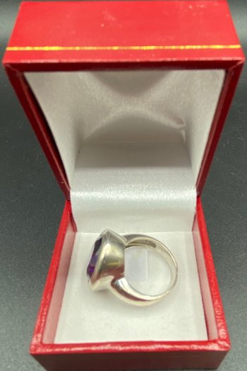 RING AUS STERLINGSILBER & AMETHYST