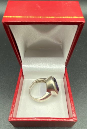 RING AUS STERLINGSILBER & AMETHYST